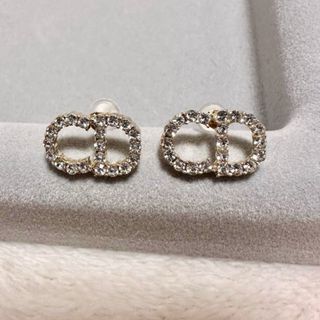 CD ゴールド　スタッド　ピアス(ピアス)