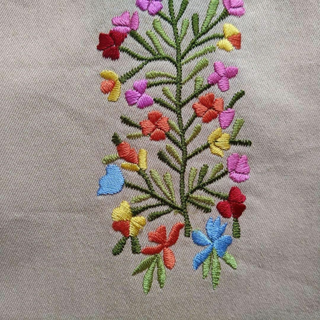 23区(ニジュウサンク)の23区　ラップロングスカート　花刺繍　38　上品　きれいめ　巻きスカート レディースのスカート(ロングスカート)の商品写真