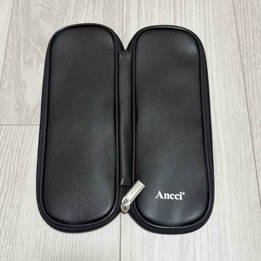 アンシブラシ　コスメもはいる2in1ブラシポーチ コスメ/美容のメイク道具/ケアグッズ(ブラシ・チップ)の商品写真