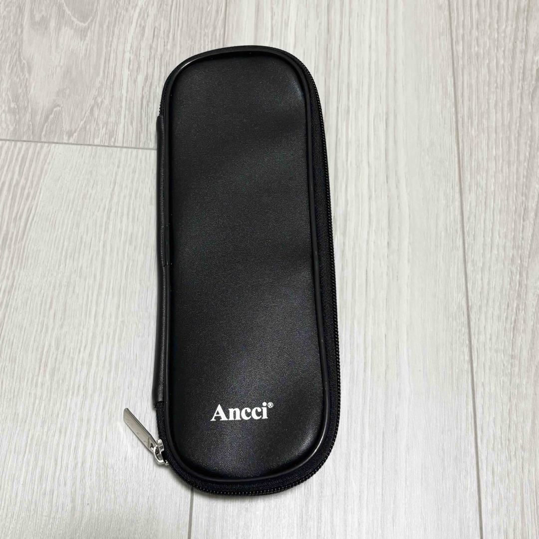 アンシブラシ　コスメもはいる2in1ブラシポーチ コスメ/美容のメイク道具/ケアグッズ(ブラシ・チップ)の商品写真