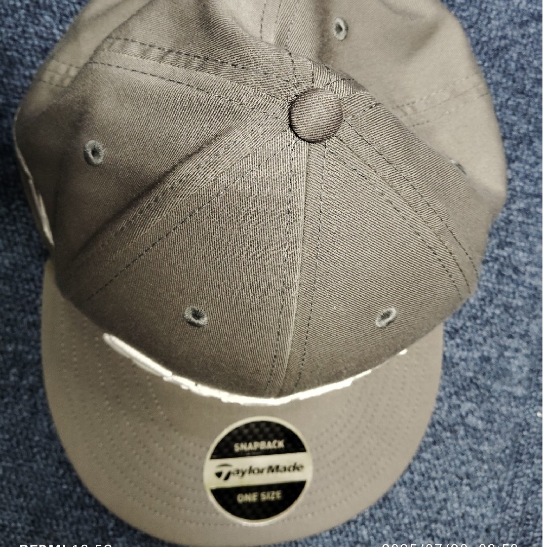 TaylorMade(テーラーメイド)のテーラーメイド TaylorMade サンバイザー&キャップ　14000円　美品 メンズの帽子(キャップ)の商品写真