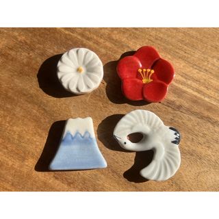【新品】お正月のモチーフの箸置き(4つ)(テーブル用品)