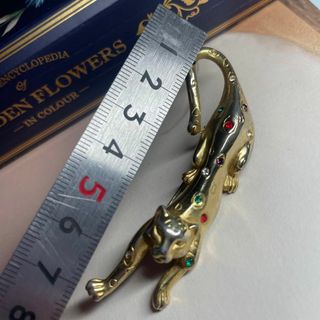 トラヴィンテージブローチ