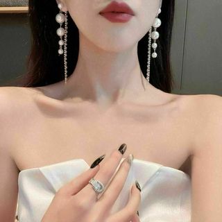 ロングピアス ゴールド フェイクパール ビジュー 大ぶり 揺れる 結婚式