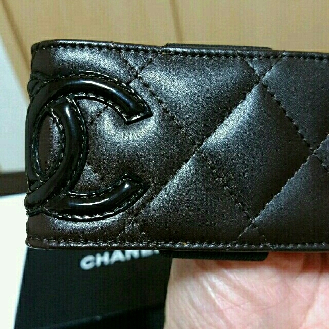 CHANEL(シャネル)の美品　CHANEL　カーフ､カンボン  ipodケース スマホ/家電/カメラのスマホアクセサリー(iPadケース)の商品写真