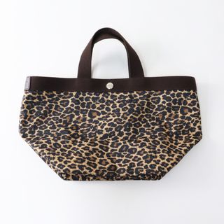 エルベシャプリエ(Herve Chapelier)の美品 定価4万 エルベシャプリエ Herve Chapelier 707F パンサー×モカ  舟型トート M/ブラウン ヒョウ柄 レオパード 【2400014489927】(トートバッグ)