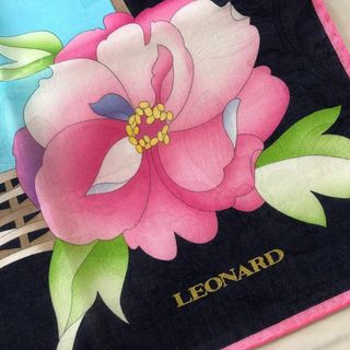 レオナール(LEONARD)の【未使用】LEONARD レオナール 花柄 蝶 大判ハンカチ(ハンカチ)