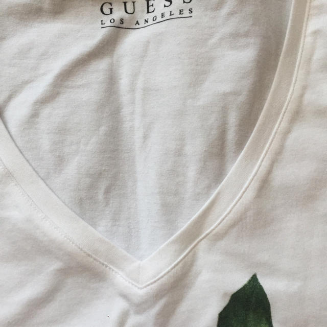 GUESS(ゲス)のGUESS白Tシャツ レディースのトップス(Tシャツ(半袖/袖なし))の商品写真