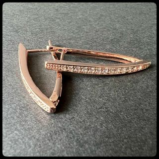 sonaダイヤモンド ピアス 盾ピアス ピンクゴールド　レディース　シンプル(ピアス)