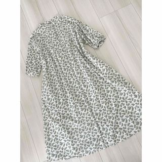 サマンサモスモス(SM2)の美品✨ SM2 サマンサモスモス 実柄後ろリボンワンピース グリーン　Fサイズ(ロングワンピース/マキシワンピース)