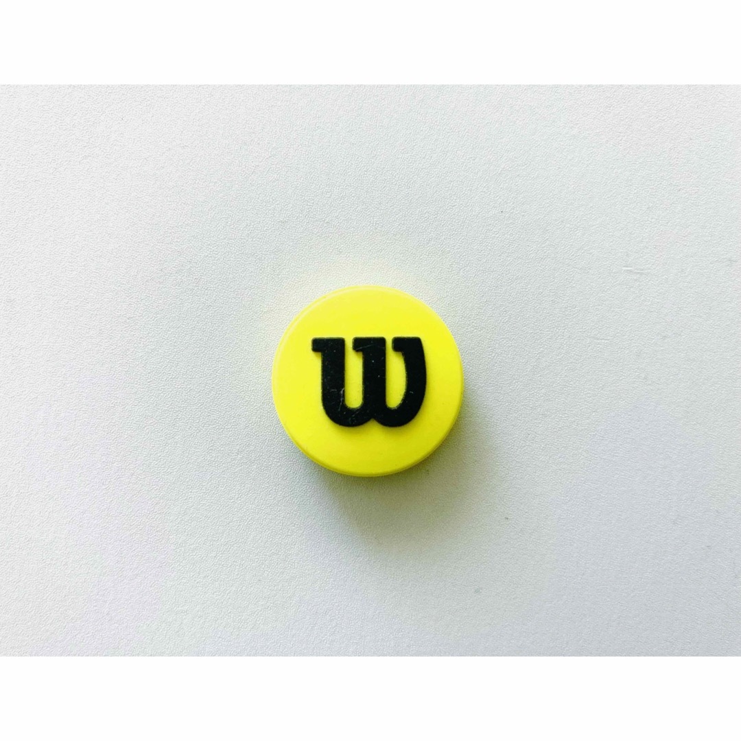 wilson(ウィルソン)の【新品】ウィルソン『ミニオンズ』コラボ限定ダンプナー／振動止め／テニスラケット スポーツ/アウトドアのテニス(その他)の商品写真