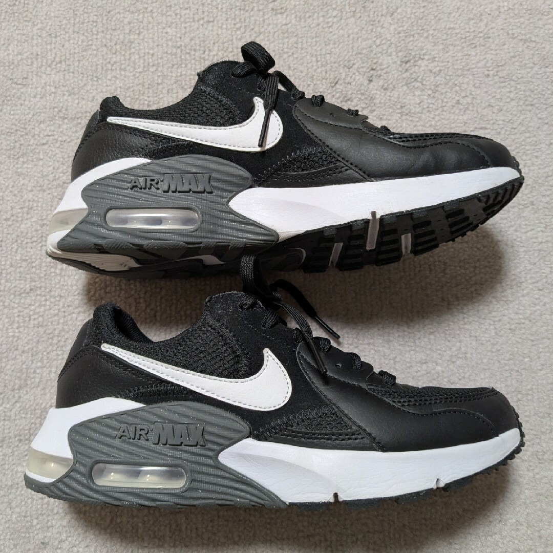 NIKE(ナイキ)のNIKE エア マックス エクシー 23.5cm 黒スニーカー レディースの靴/シューズ(スニーカー)の商品写真