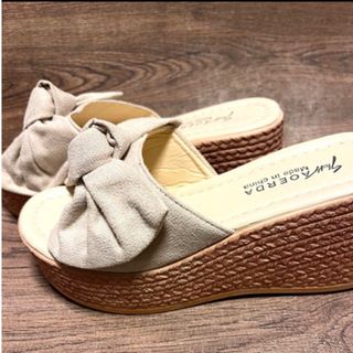 リボンが可愛い　サンダル　ライトベージュ　未使用(サンダル)
