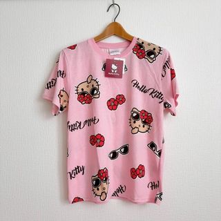 サンリオ(サンリオ)の新品♡日焼けキティ♡総柄Tシャツ♡ピンクM♡しまむら♡(キャラクターグッズ)