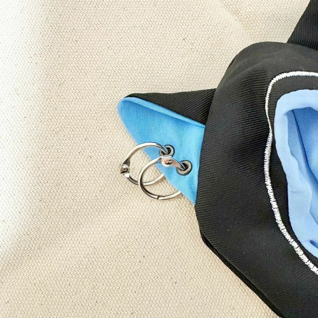 10cm ぬい服 猫耳 パーカー ブルー ピアス 推し活 ぬい活 ぬいぐるみ服 エンタメ/ホビーのおもちゃ/ぬいぐるみ(ぬいぐるみ)の商品写真