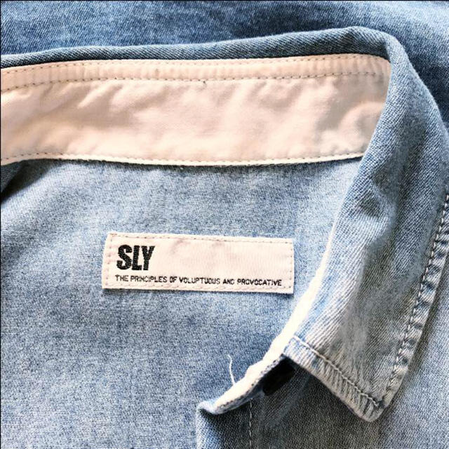 SLY(スライ)の【けえちさま専用ページ】SLY ダンガリーシャツ 長め ロング丈 レディースのトップス(シャツ/ブラウス(長袖/七分))の商品写真