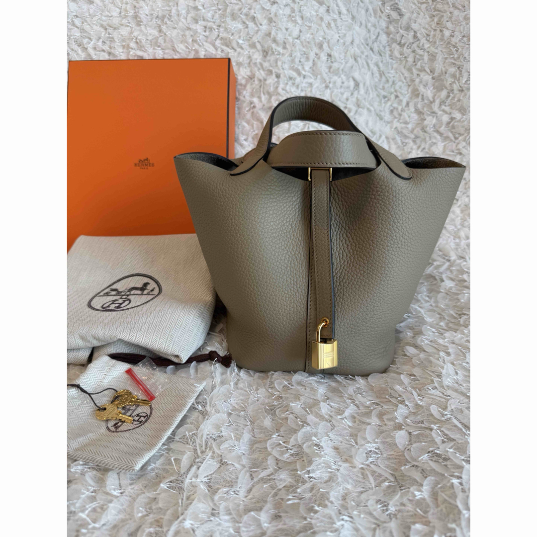 HERMES(エルメス)の【新品W刻印】エルメス　ピコタンロックPM ベージュマルファ/Gold金具 レディースのバッグ(ハンドバッグ)の商品写真
