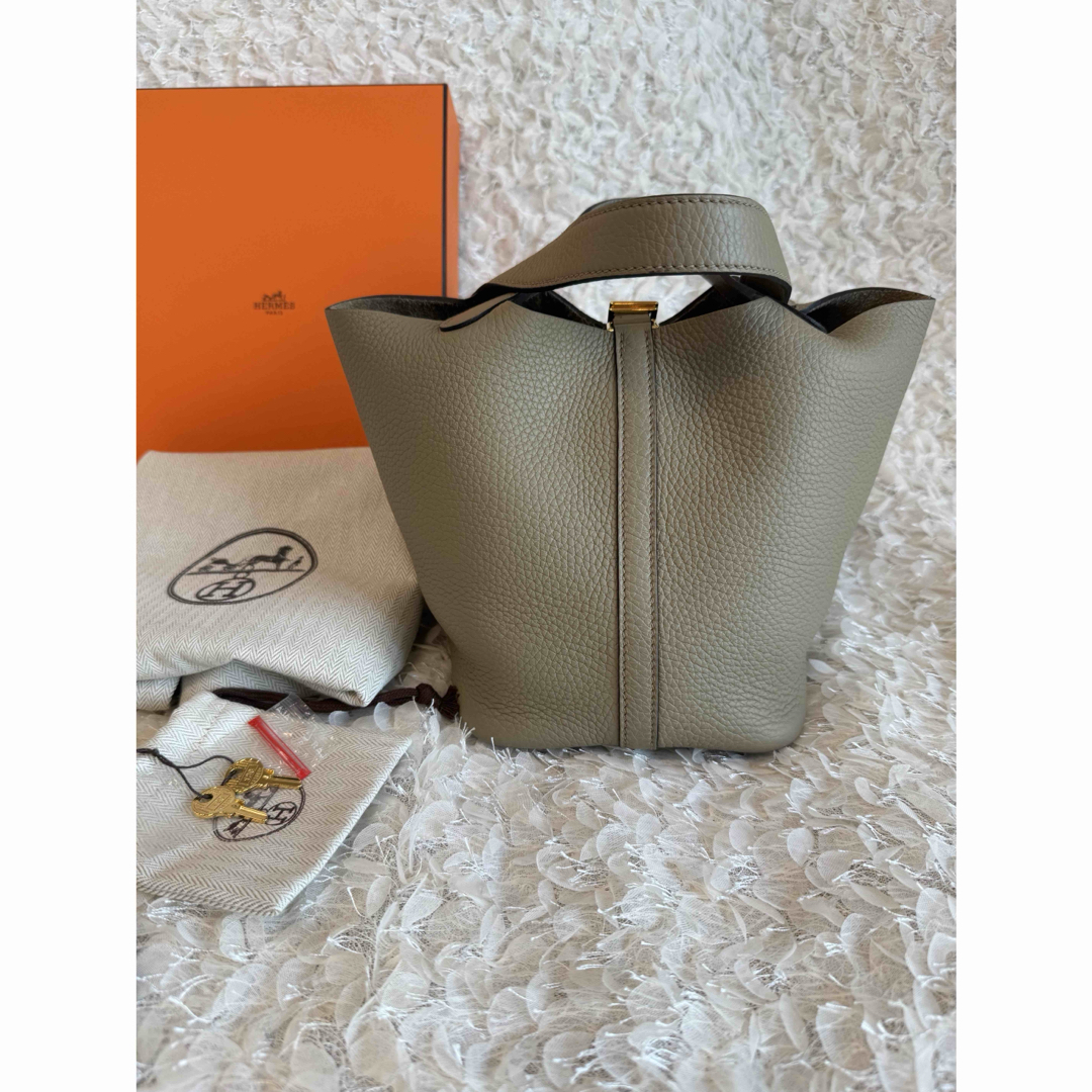 HERMES(エルメス)の【新品W刻印】エルメス　ピコタンロックPM ベージュマルファ/Gold金具 レディースのバッグ(ハンドバッグ)の商品写真