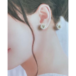 涼しげなひと粒　水引 スタッドピアス　煌× パール 白　薔薇　和モダン 透明感(和装小物)