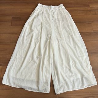 ジーユー(GU)のGU スカーチョパンツ　スカート風パンツ　フレアパンツ Sサイズ(カジュアルパンツ)