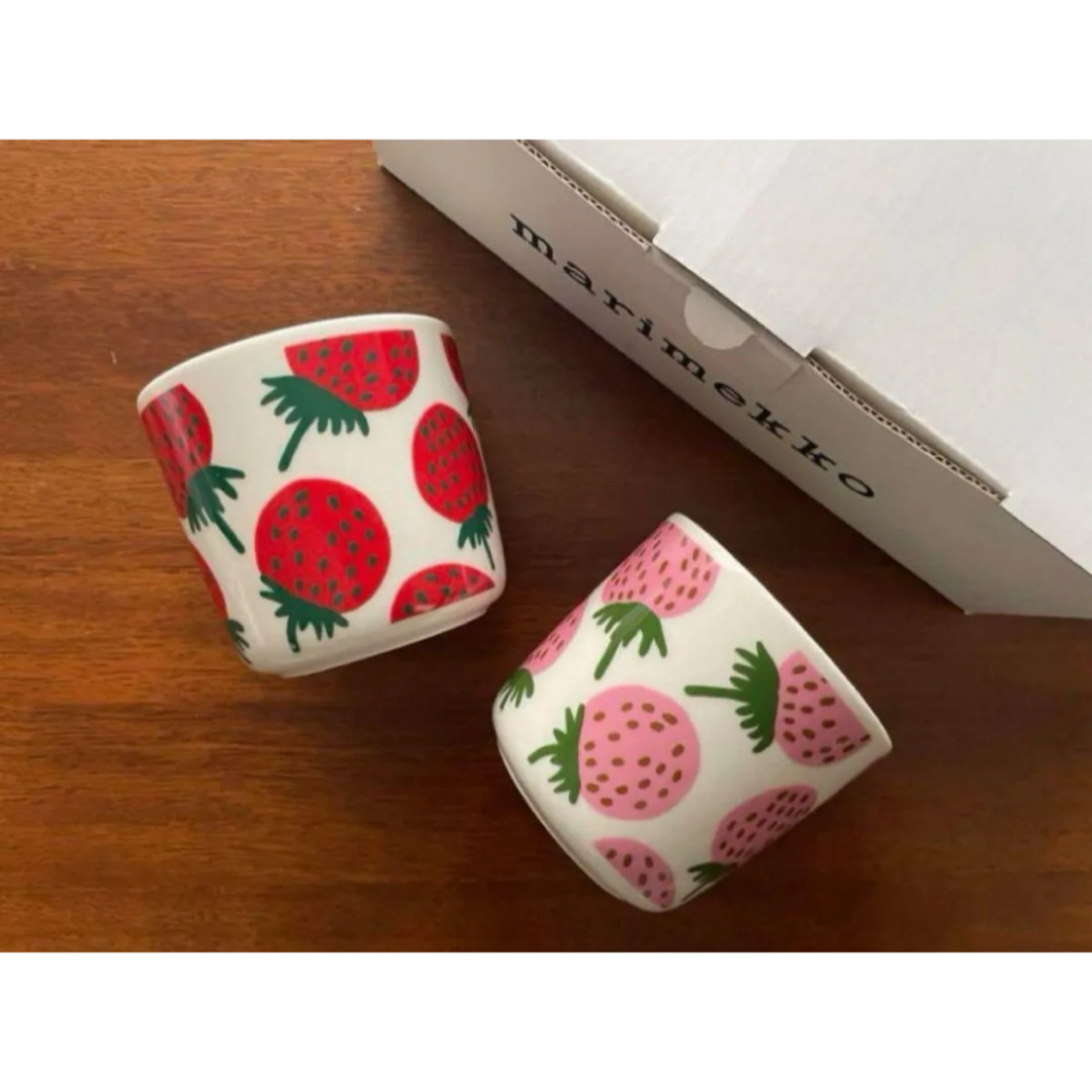 marimekko(マリメッコ)の新品　マリメッコ　マンシッカ　ラテマグ　レッド　ピンクセット インテリア/住まい/日用品のキッチン/食器(グラス/カップ)の商品写真