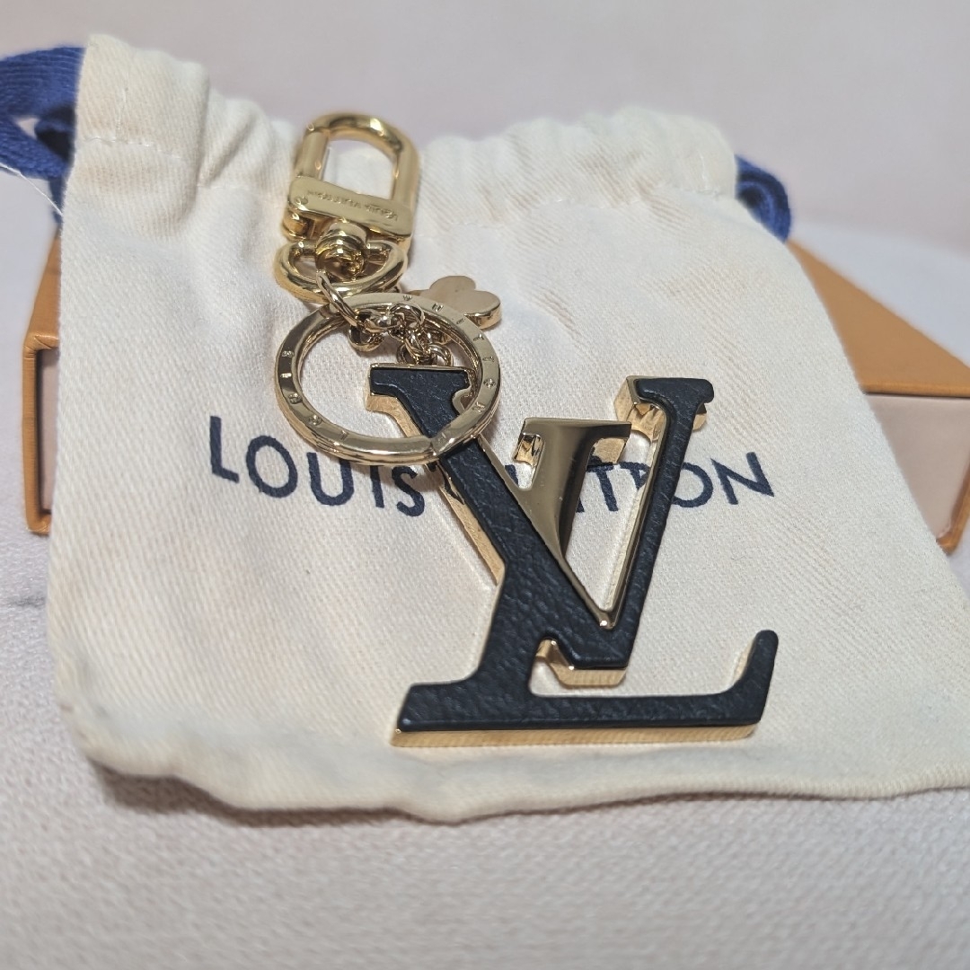 LOUIS VUITTON(ルイヴィトン)のルイヴィトン M63080 ポルトクレ LV カプシーヌ チャーム レディースのファッション小物(キーホルダー)の商品写真