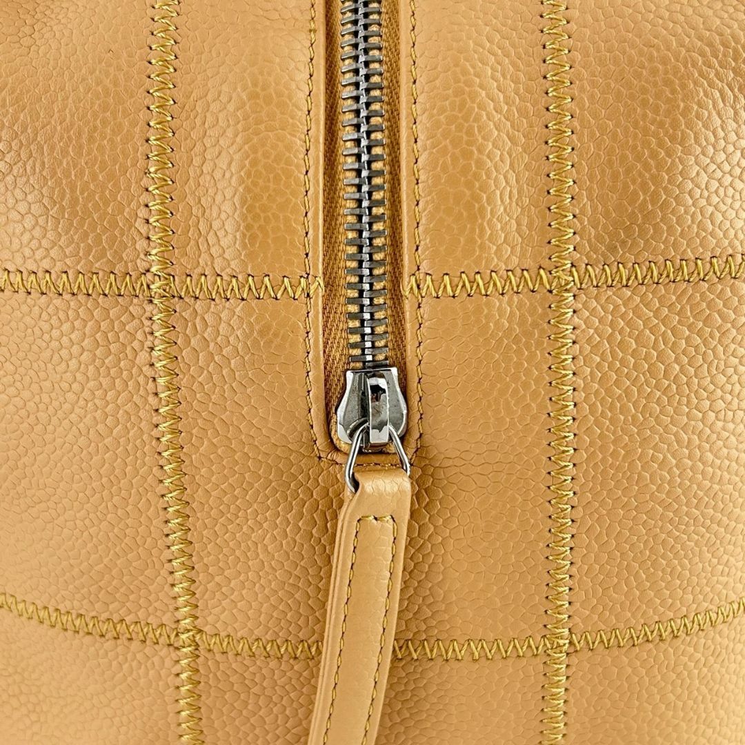 CHANEL(シャネル)のCHANEL シャネル チョコバー ショルダーバッグ キャビアスキン ベージュ A26134 G付き 9番台（2005年頃） シルバー金具 レディース ハンドバッグ レディース レディースのバッグ(ショルダーバッグ)の商品写真