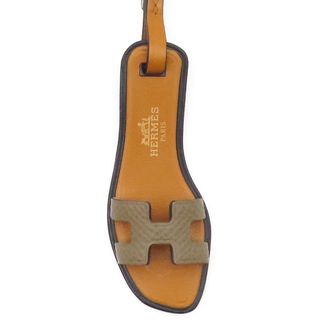 エルメス(HERMES)のエルメス HERMES バッグチャーム オランナノ ヴォーエプソン ヴォーバトラー ヴァッシュハンター エトゥープ×ナチュラルサブレ サンダル型 【箱】【中古】(その他)