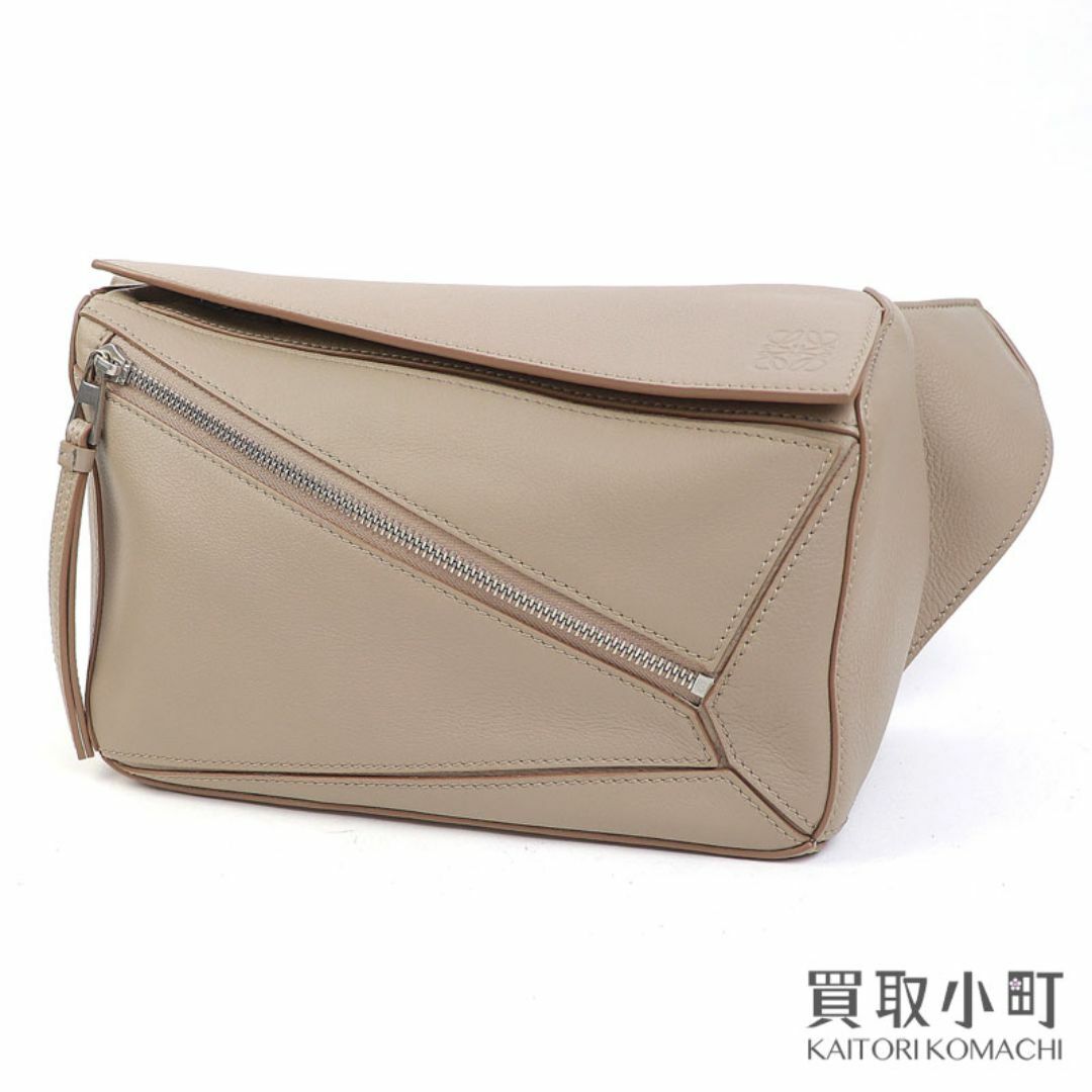 LOEWE(ロエベ)の【美品】ロエベ 【LOEWE】パズル バムバッグ スモール クラシックカーフ サンド ベージュレザー クロスボディ ベルトバッグ ウエストポーチ スリング B510SEBX02  Puzzle Bum Bag Sand【Aランク】【中古】 レディースのバッグ(ボディバッグ/ウエストポーチ)の商品写真