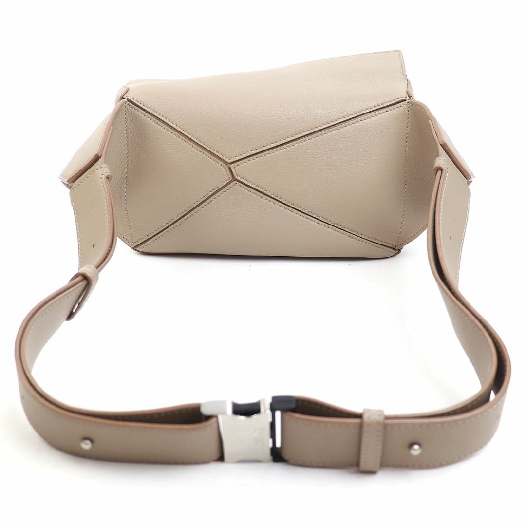 LOEWE(ロエベ)の【美品】ロエベ 【LOEWE】パズル バムバッグ スモール クラシックカーフ サンド ベージュレザー クロスボディ ベルトバッグ ウエストポーチ スリング B510SEBX02  Puzzle Bum Bag Sand【Aランク】【中古】 レディースのバッグ(ボディバッグ/ウエストポーチ)の商品写真