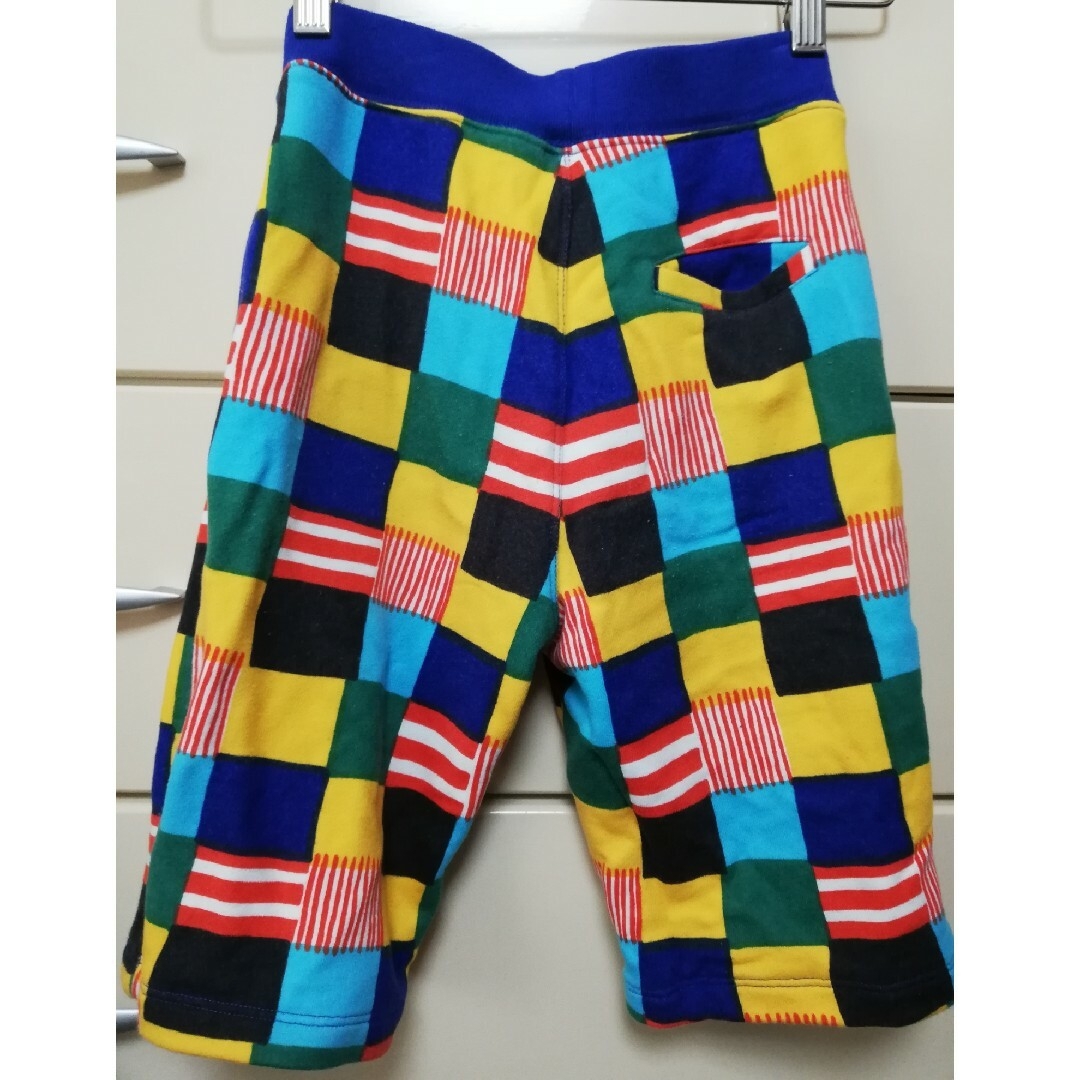 marimekko(マリメッコ)の値下げ中！ マリメッコ カラフル パッチワーク柄 ハーフパンツ 120 〜130 キッズ/ベビー/マタニティのキッズ服男の子用(90cm~)(パンツ/スパッツ)の商品写真