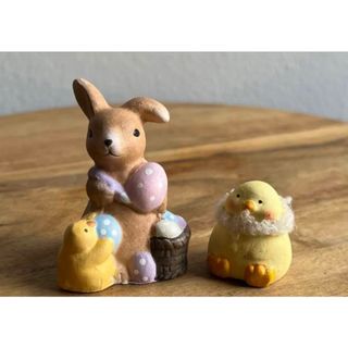 【新品】ウサギとヒヨコの置物