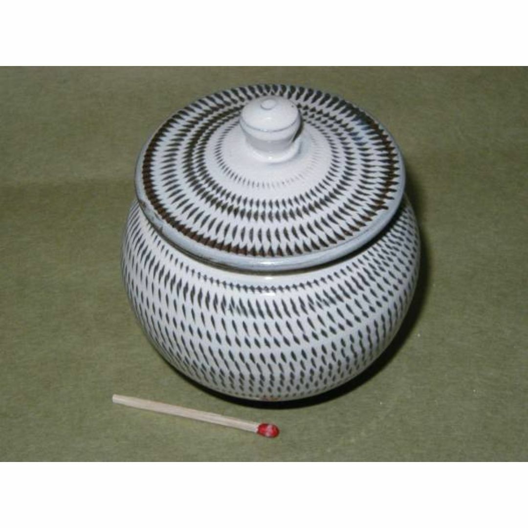 小鹿田焼「蓋物（飛び鉋）１合 」 インテリア/住まい/日用品のキッチン/食器(容器)の商品写真