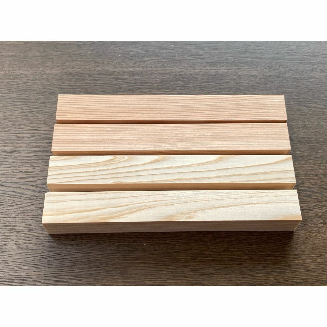 【送料込  新品】　杉 角材 300×40×36㎜ 4本 プレーナー 無垢 木材 ハンドメイドのハンドメイド その他(その他)の商品写真
