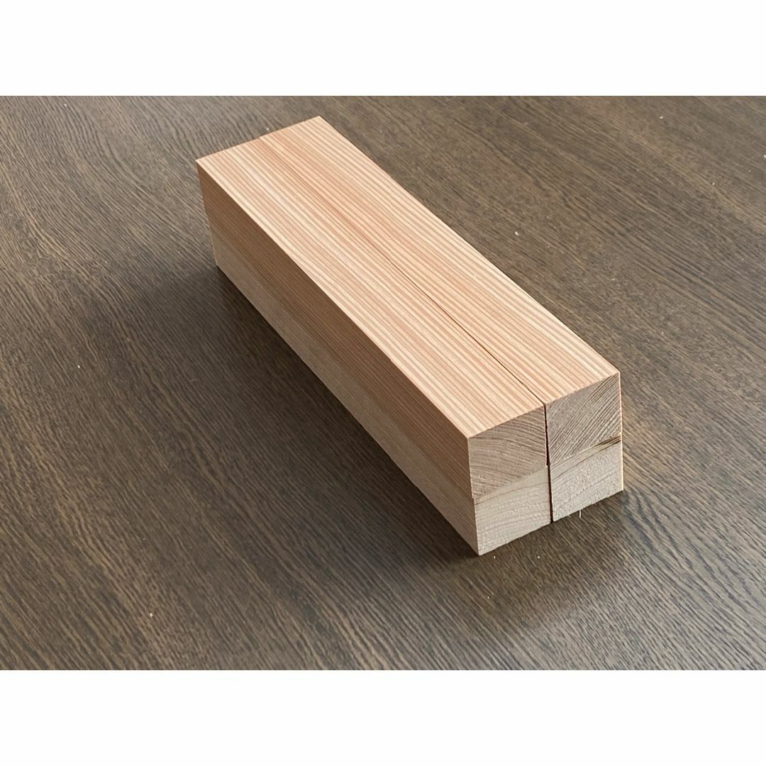 【送料込  新品】　杉 角材 300×40×36㎜ 4本 プレーナー 無垢 木材 ハンドメイドのハンドメイド その他(その他)の商品写真
