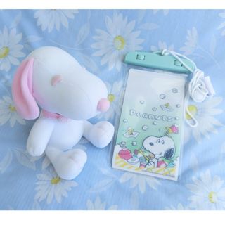 SNOOPY　ぬいぐるみ　防滴ショルダーポーチ(キャラクターグッズ)
