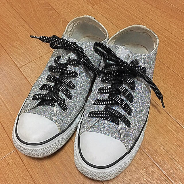 CONVERSE(コンバース)のコンバース ラメシルバー 25センチ レディースの靴/シューズ(スニーカー)の商品写真