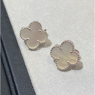 クローバーピアス　アルハンブラ　マザーオブパール×シルバー(ピアス)