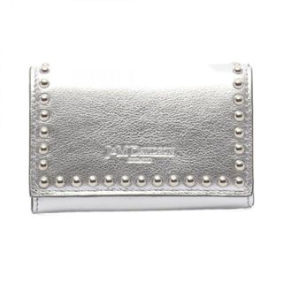 ジェイアンドエムデヴィッドソン(J&M DAVIDSON)のジェイアンドエムデヴィッドソン J&M Davidson FOLD WALLE WITH STUDS 二つ折り財布 財布 レザー レディース シルバー系 【中古】(財布)