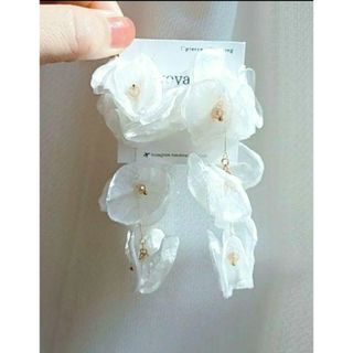 シフォン ホワイト ピアス イヤリング お花 ブライダル 韓国 ハンドメイド