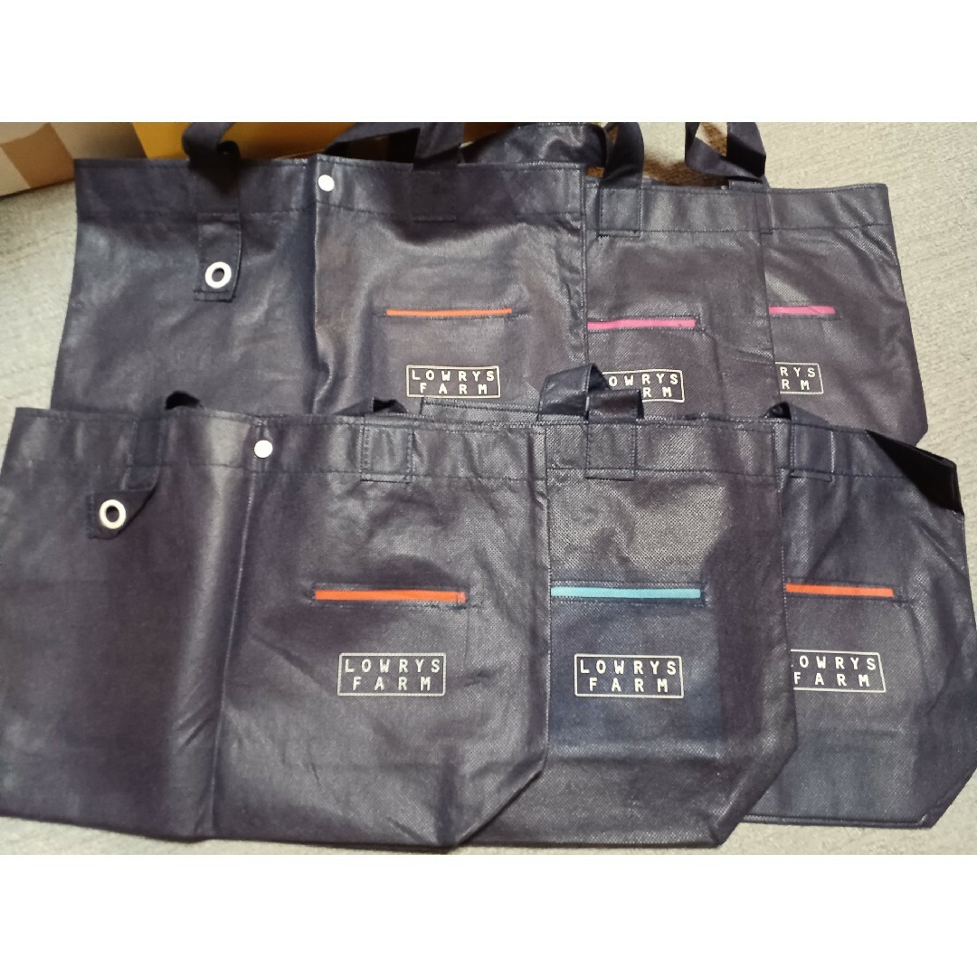 LEPSIM LOWRYS FARM(レプシィムローリーズファーム)のLOWRYS FARM　不織布　エコバッグ　ショッパー レディースのバッグ(ショップ袋)の商品写真