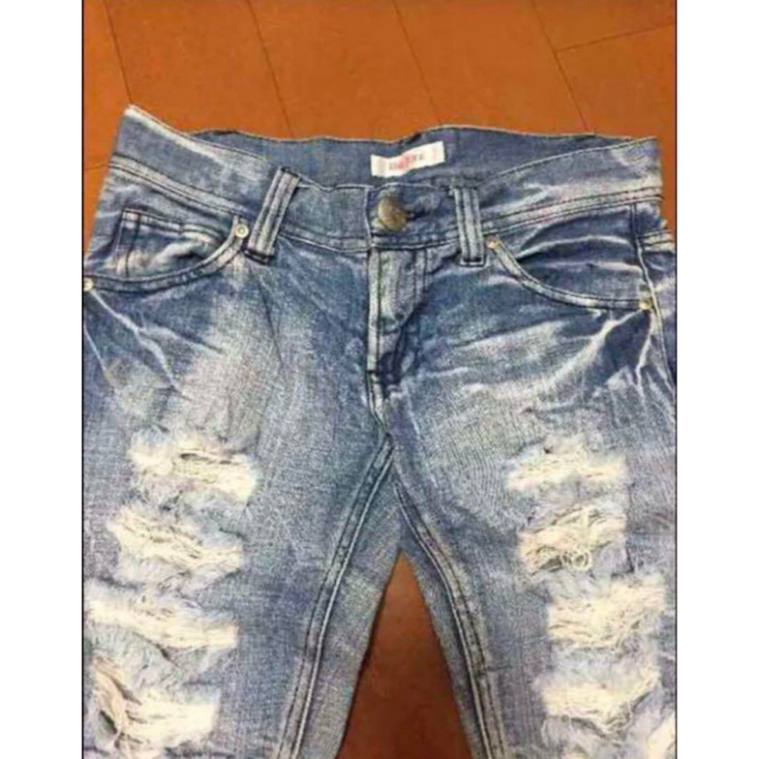 ライトブルー ダメージデニムパンツ レディースのパンツ(デニム/ジーンズ)の商品写真
