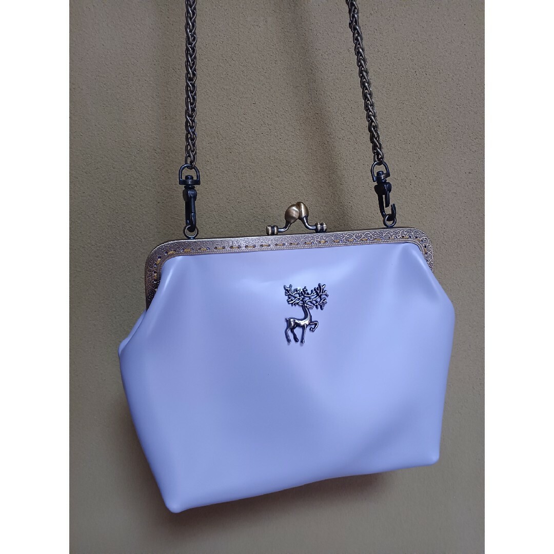 ハンドメイド　レザー　がま口ショルダー　バッグ　鹿さん レディースのバッグ(ショルダーバッグ)の商品写真