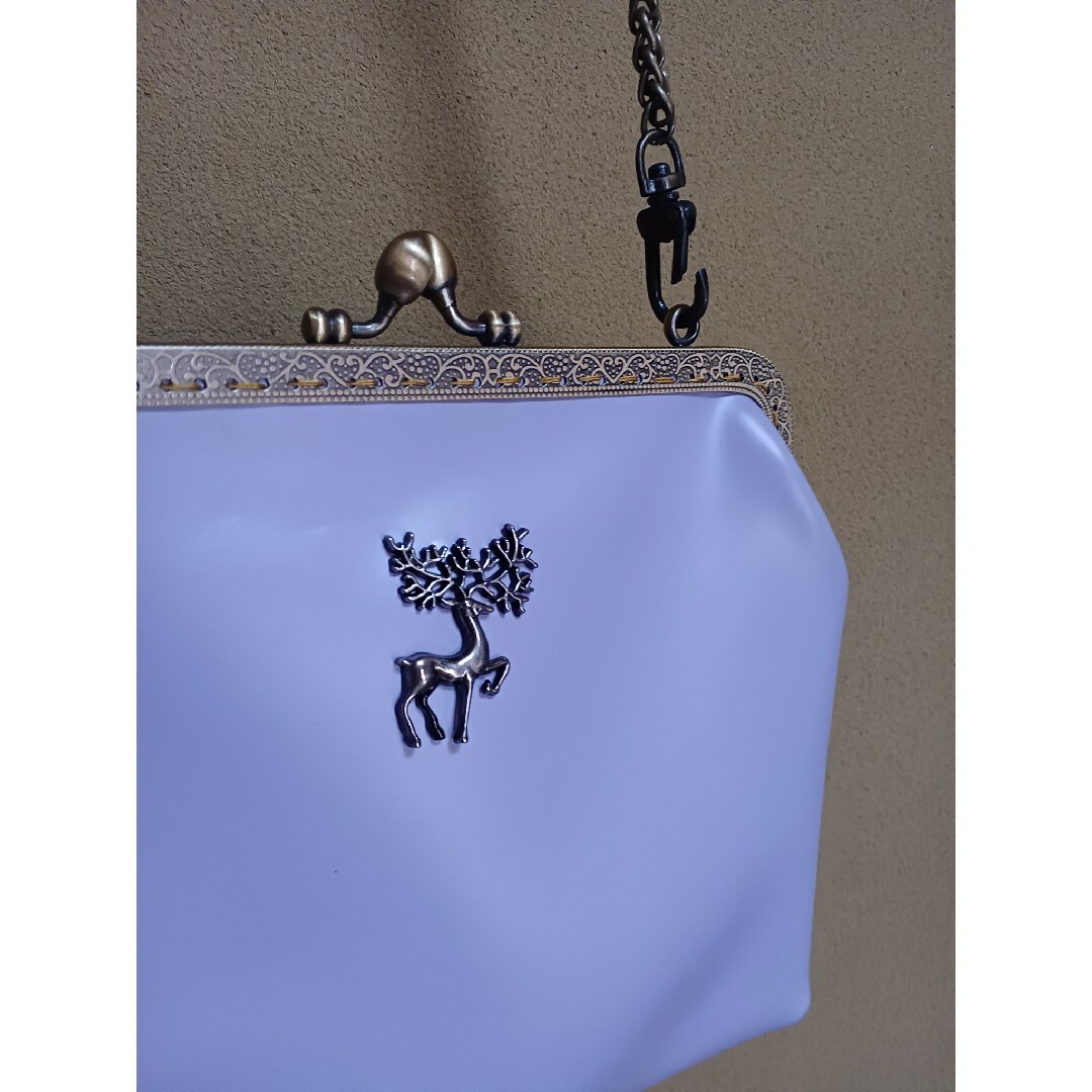 ハンドメイド　レザー　がま口ショルダー　バッグ　鹿さん レディースのバッグ(ショルダーバッグ)の商品写真