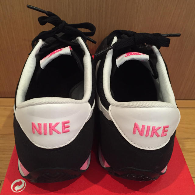 NIKE(ナイキ)の大人気商品♡NIKE レディース スニーカー 24㎝ レディースの靴/シューズ(スニーカー)の商品写真