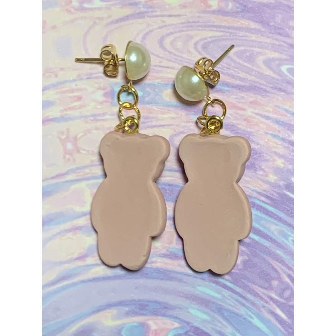 くま型ピアス　パール付きキャッチピアス　テディベアピアス ハンドメイドのアクセサリー(ピアス)の商品写真
