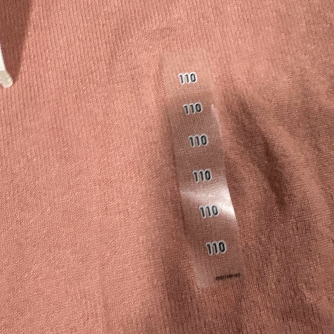 UNIQLO(ユニクロ)の新品 タグ付 ユニクロ ソフトニットフリース 長袖 カットソー 110cm キッズ/ベビー/マタニティのキッズ服女の子用(90cm~)(Tシャツ/カットソー)の商品写真