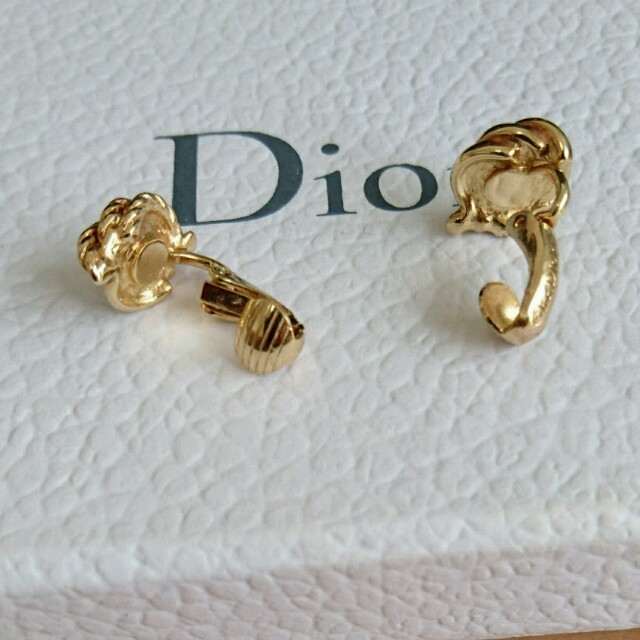 Dior(ディオール)のシンプルなDiorのイヤリングです。 レディースのアクセサリー(イヤリング)の商品写真