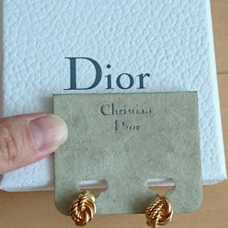 ディオール(Dior)のシンプルなDiorのイヤリングです。(イヤリング)