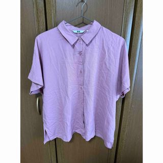 ユニクロ(UNIQLO)の【即日！匿名配送】 UNIQLO ユニクロ レーヨンブラウス 半袖 ピンク M(シャツ/ブラウス(半袖/袖なし))